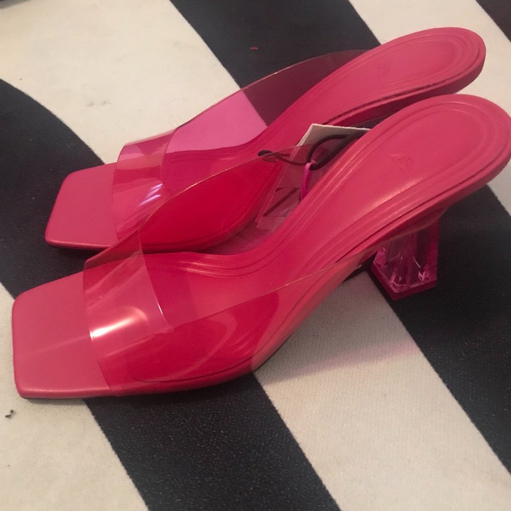 super cute brand new zara pink kitten heels !!